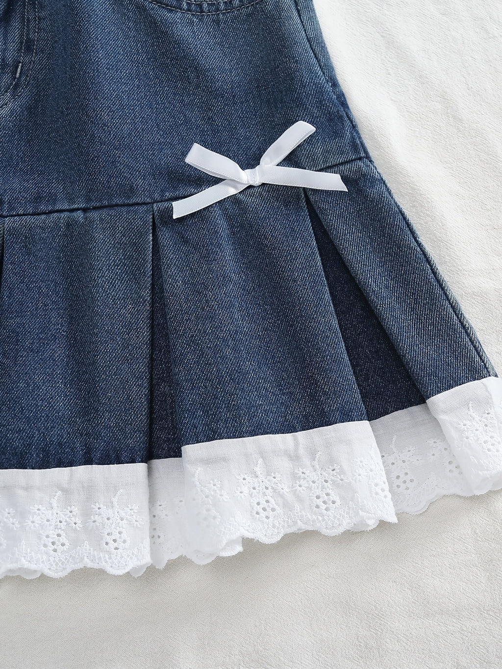 Conjunto Elegante de Top de Tirantes y Falda Plisada de Mezclilla para Niñas con Adornos de Encaje y Lazos (Estilo Casual de Verano para Adolescentes) (Talla 8Y y 12Y)