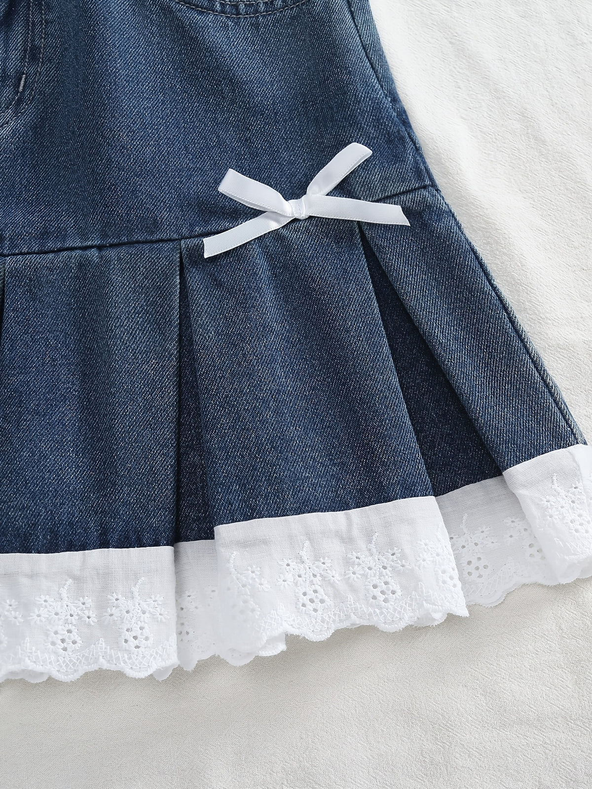 Conjunto Elegante de Top de Tirantes y Falda Plisada de Mezclilla para Niñas con Adornos de Encaje y Lazos (Estilo Casual de Verano para Adolescentes) (Talla 8Y y 12Y)