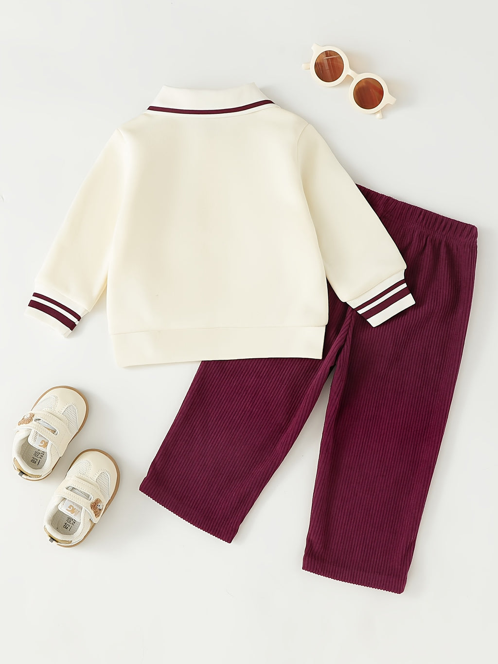 Conjunto de 2 Piezas "Preppy Bear" para Niño – Sudadera Polo Blanca con Parche de Oso y Pantalón de Pana Vino (Otoño/Invierno) (6M - 3Y)