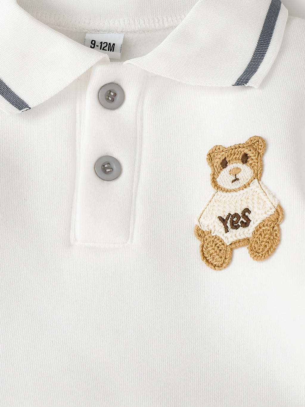Conjunto de 2 Piezas "Preppy Bear" para Niño – Sudadera Polo Blanca con Parche de Oso y Pantalón de Pana Azul (Otoño/Invierno) (6M - 3Y)