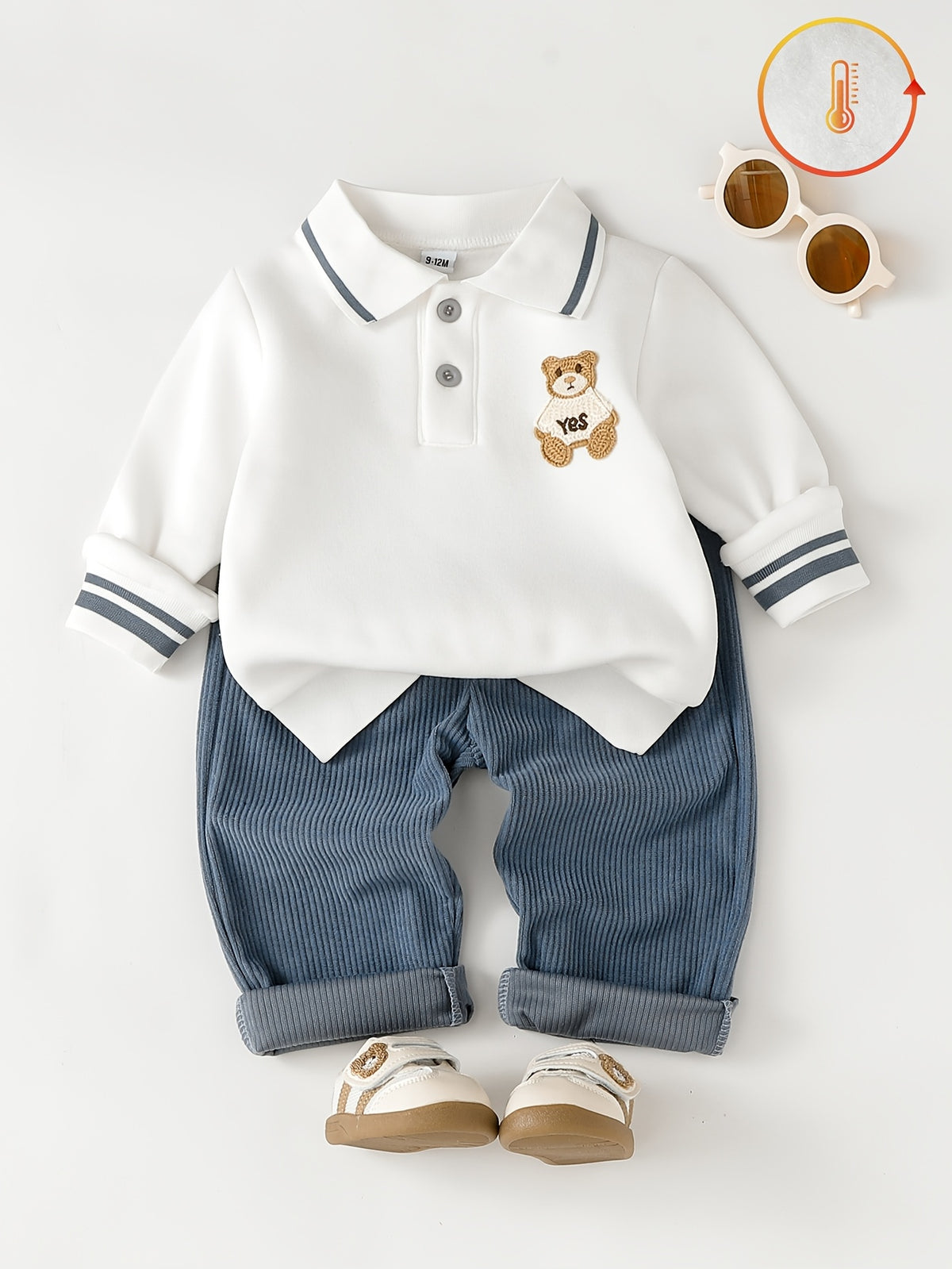 Conjunto de 2 Piezas "Preppy Bear" para Niño – Sudadera Polo Blanca con Parche de Oso y Pantalón de Pana Azul (Otoño/Invierno) (6M - 3Y)