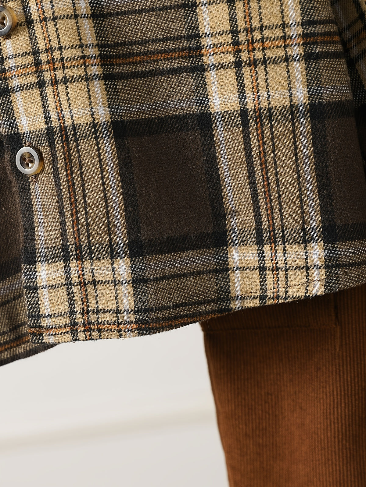 Conjunto de 2 Piezas para Niño con Camisa de Cuadros a Botones y Pantalón Casual Estilo Cargo en Color Marrón (Traje de Otoño Versátil y Cómodo) (4Y - 8Y)