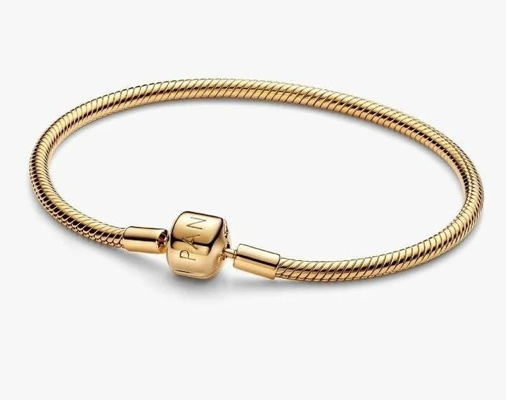 Pulsera PANDORA Moments Cadena Serpiente con Cierre de Barril · Baño de Oro