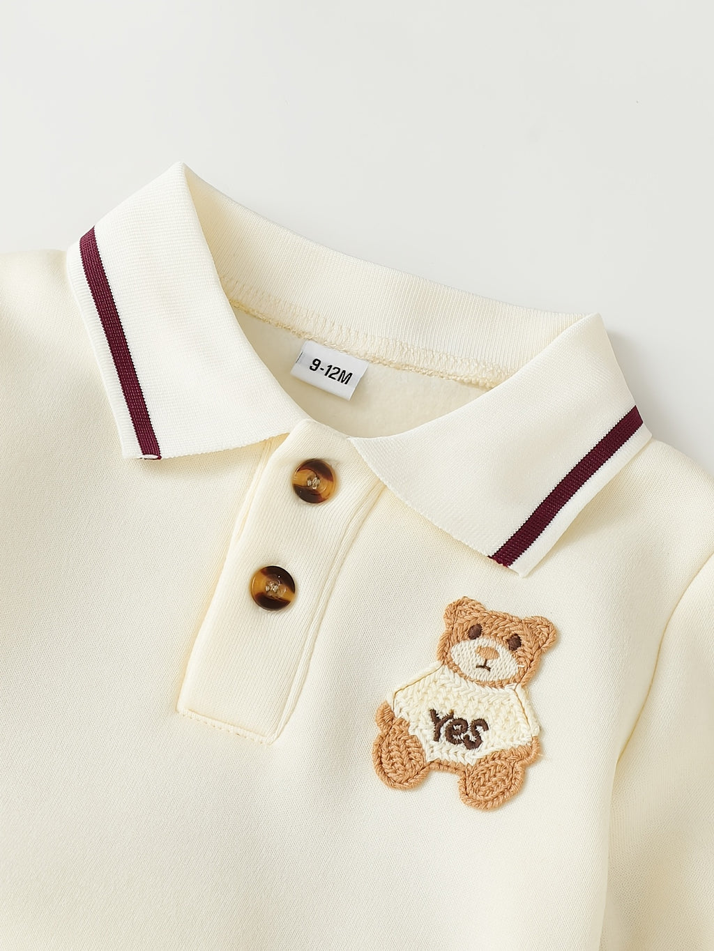 Conjunto de 2 Piezas "Preppy Bear" para Niño – Sudadera Polo Blanca con Parche de Oso y Pantalón de Pana Vino (Otoño/Invierno) (6M - 3Y)