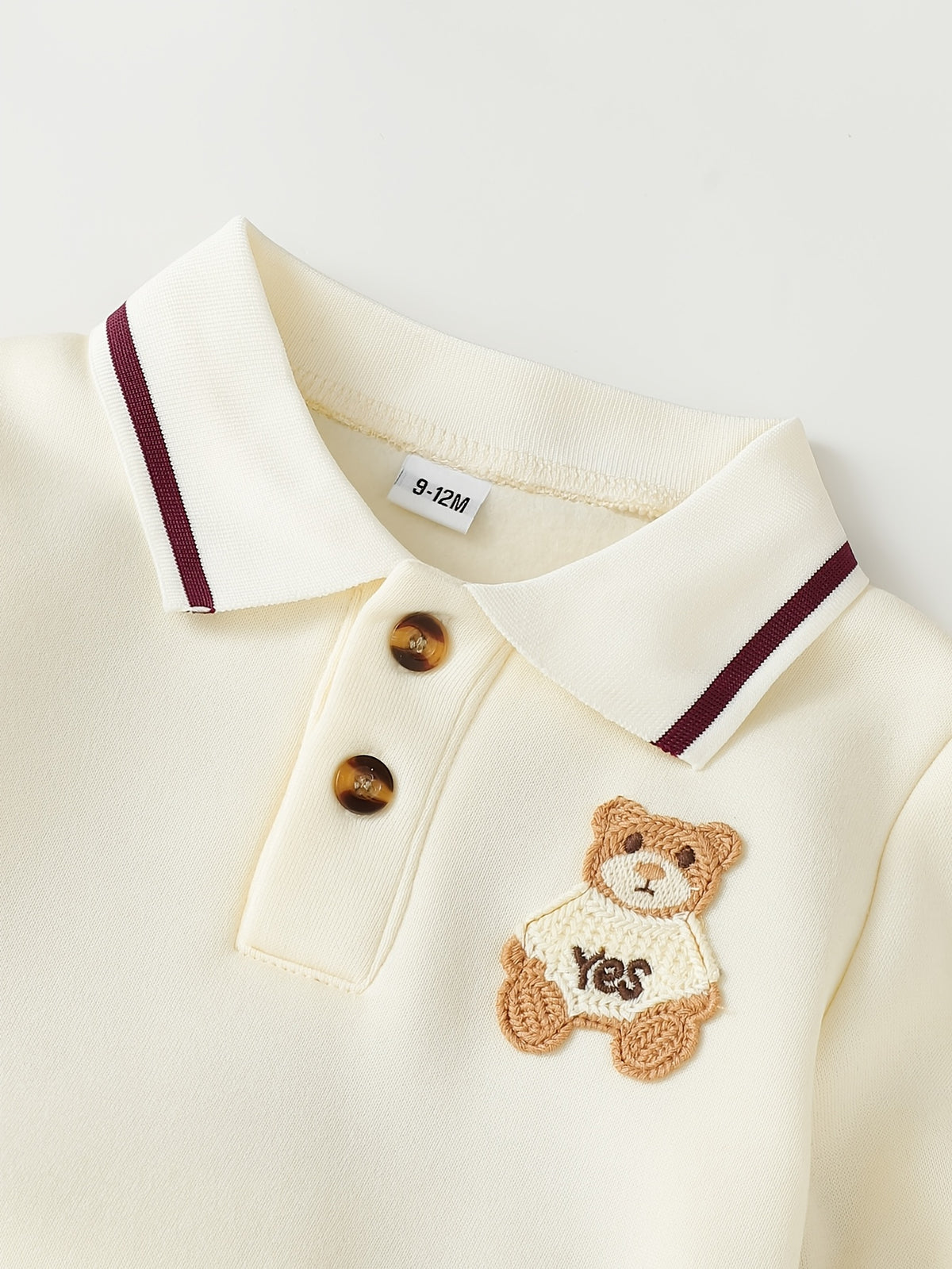 Conjunto de 2 Piezas "Preppy Bear" para Niño – Sudadera Polo Blanca con Parche de Oso y Pantalón de Pana Vino (Otoño/Invierno) (6M - 3Y)