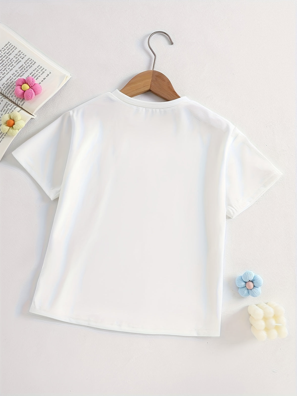 Conjunto Navideño de 2 Piezas para Niña: Blusa Blanca de Manga Corta con Estampado de Astas y Falda Estilo Pastel Roja con Volantes (1T - 8T)