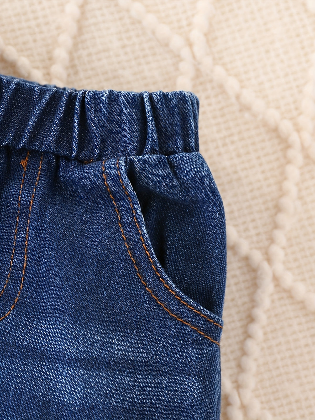 Conjunto Retro de 2 Piezas para Niño – Mameluco de Cuadros con Solapa y Pantalón de Mezclilla Desgastada (Otoño/Invierno) (3M - 24M)