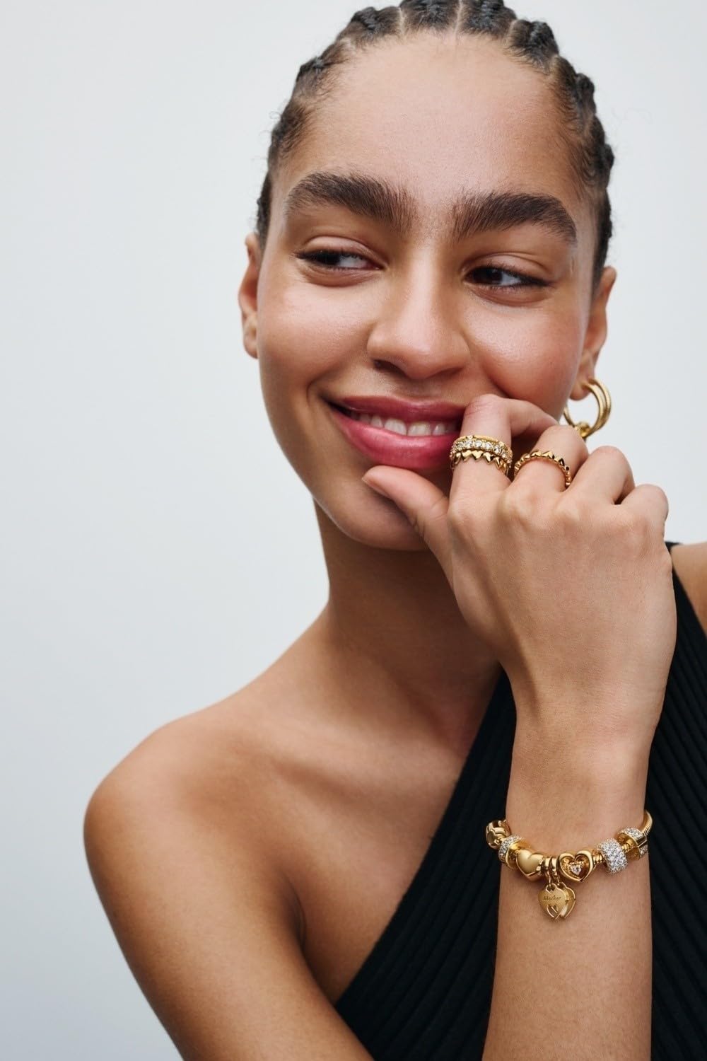 Pulsera PANDORA Moments Cadena Serpiente con Cierre de Barril · Baño de Oro