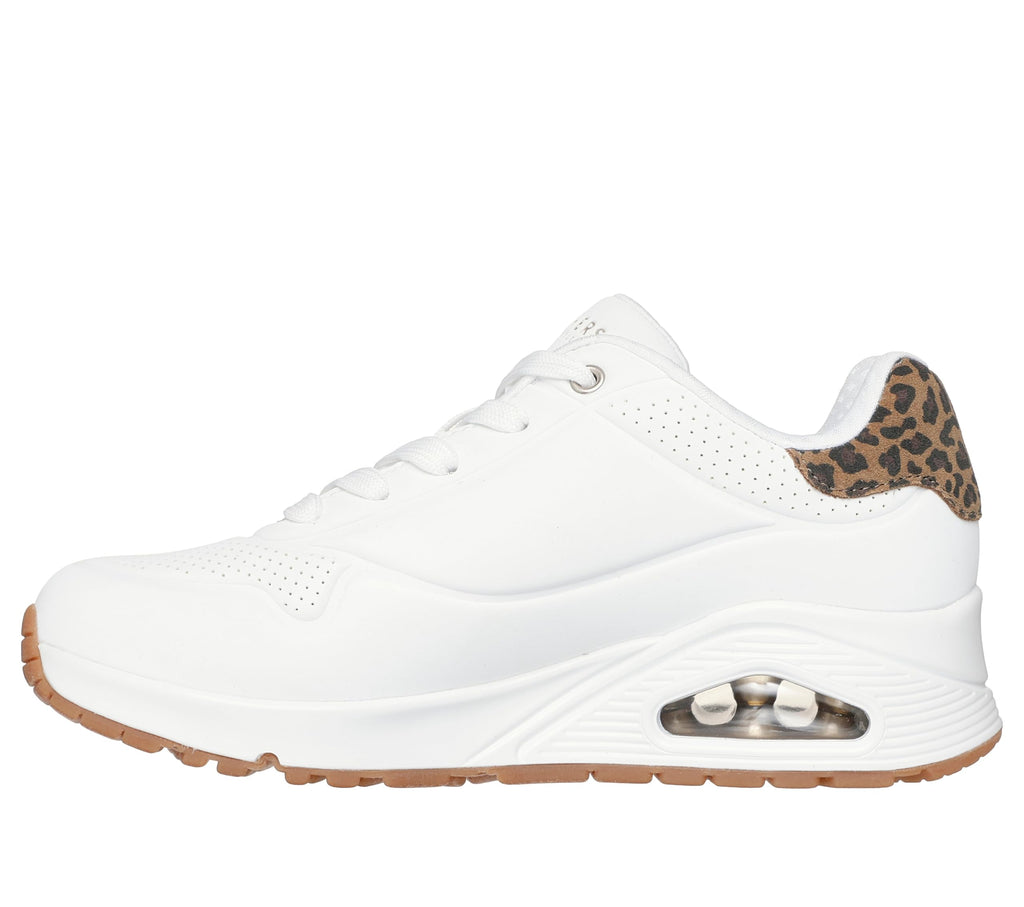 Skechers - Tenis Deportivos de Moda Uno - Jungle Nite con Amortiguación de Aire y Detalle de Leopardo para Mujer (Blanco/Leopardo) (Talla Adulta 35, 38,39,40, y 41)