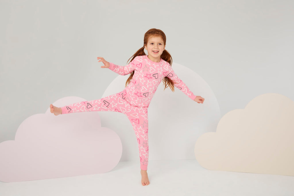 Huggies Conjunto de Pijama 4 Piezas Rosa Corazones y Estrellas (Solo 12M,2T,y 4T)
