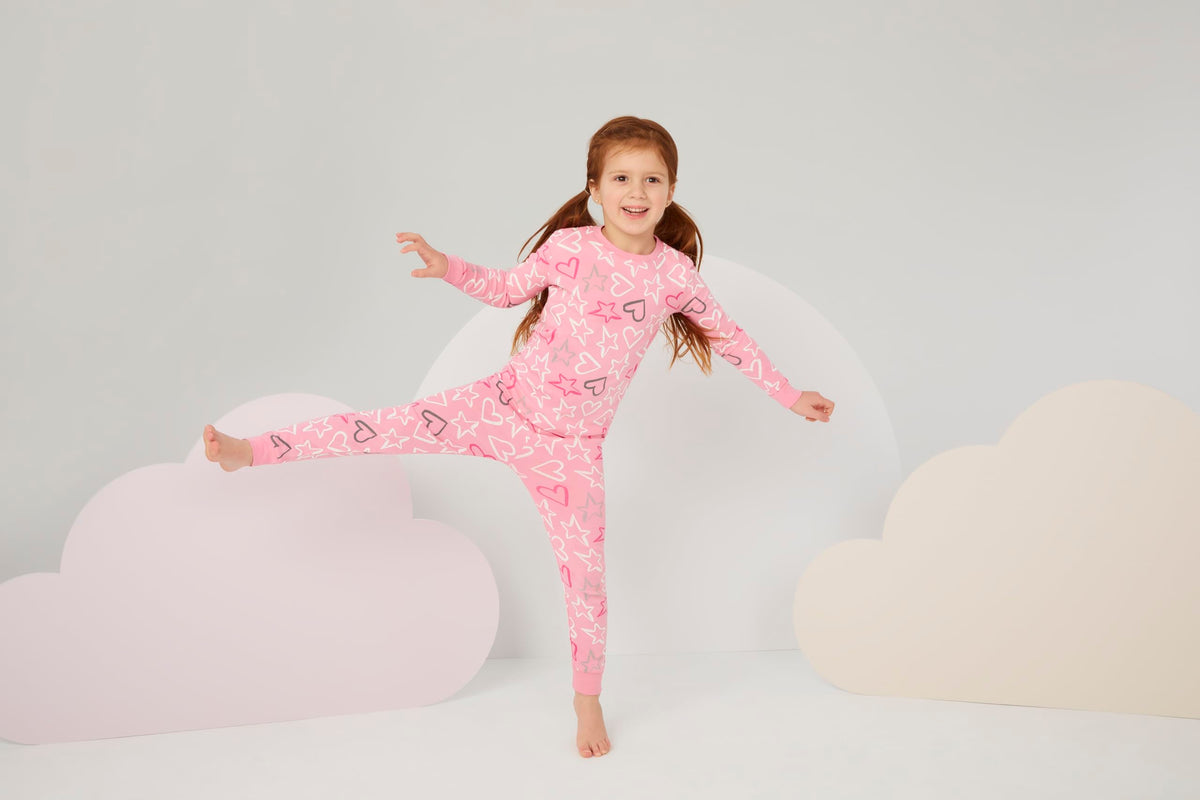 Huggies Conjunto de Pijama 4 Piezas Rosa Corazones y Estrellas (Solo 12M,2T,y 4T)