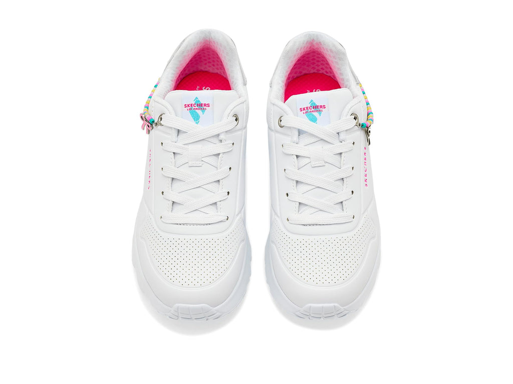 Skechers - Tenis Deportivos Uno Lite - Charming Lite con Detalle de Pulsera de Dijes para Niña (Blanco/Platead) (Talla 27 - 40)