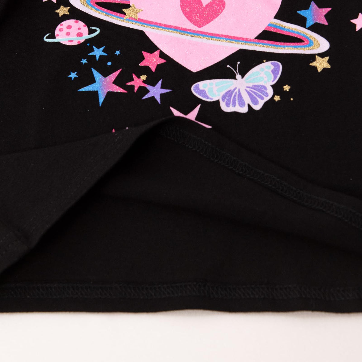 Top de Manga Larga con Corazón Galáctico para Niñas – Negro con Mangas Rosa Fucsia, Algodón  (2-12 Años )