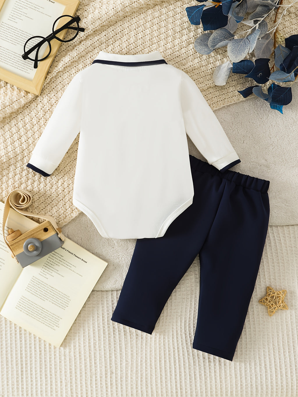 Conjunto de 2 Piezas para Bebé Niño con Pelele de Manga Larga Tipo Polo y Pantalón Largo en Color Blanco y Azul Marino (Traje Formal y Casual de Otoño/Invierno) (0M - 12M)