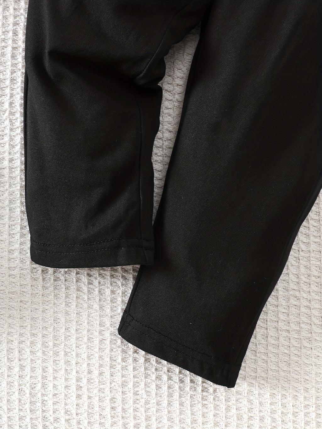 Conjunto Navideño de 2 Piezas para Bebé Niña: Blusa de Manga Larga a Cuadros Rojos con Lazo Negro y Pantalón Largo (Ideal para Fiestas y Otoño/Invierno) (6M - 3Y)