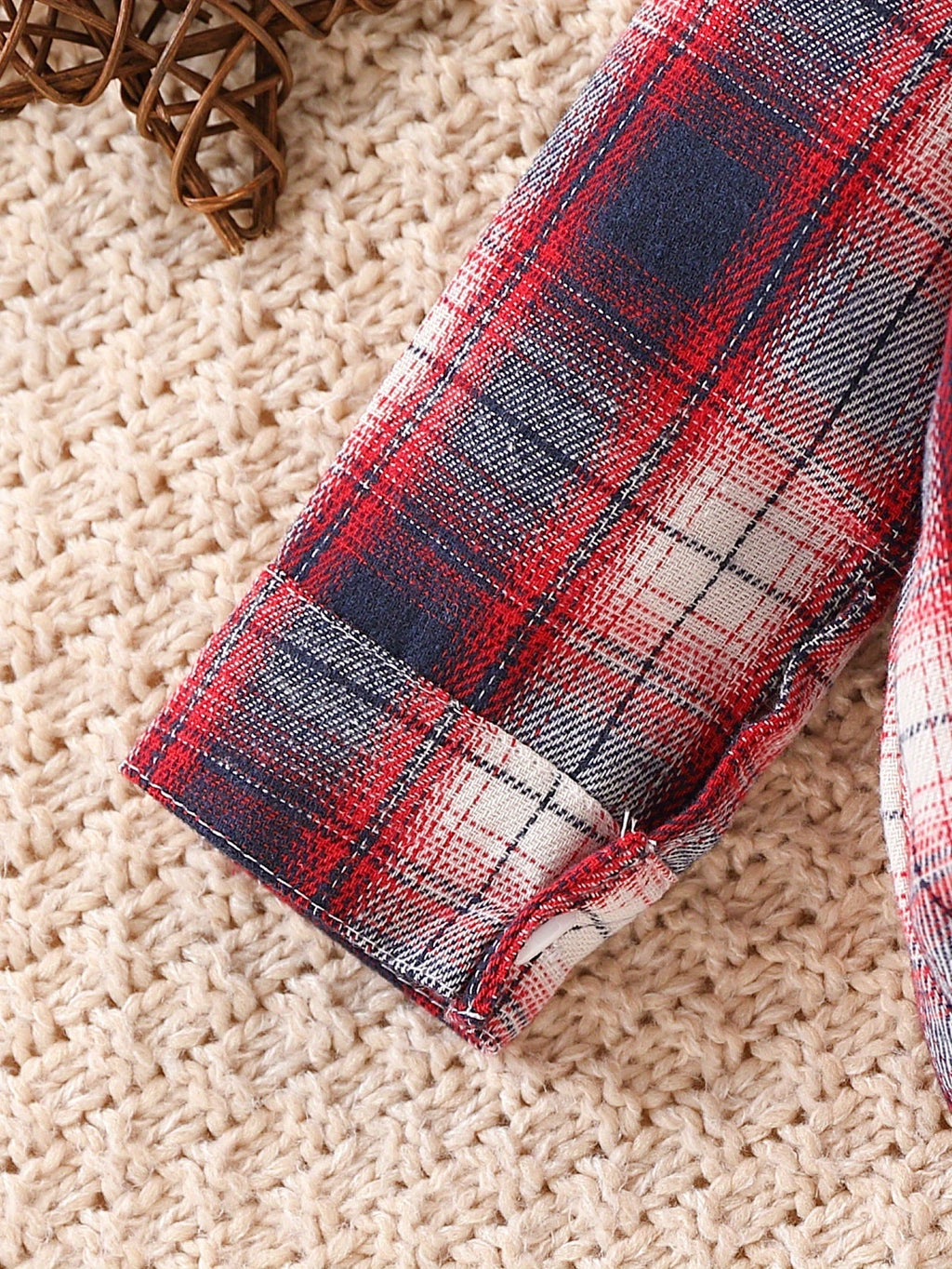 Conjunto Retro de 2 Piezas para Niño – Mameluco de Cuadros con Solapa y Pantalón de Mezclilla Desgastada (Otoño/Invierno) (3M - 24M)