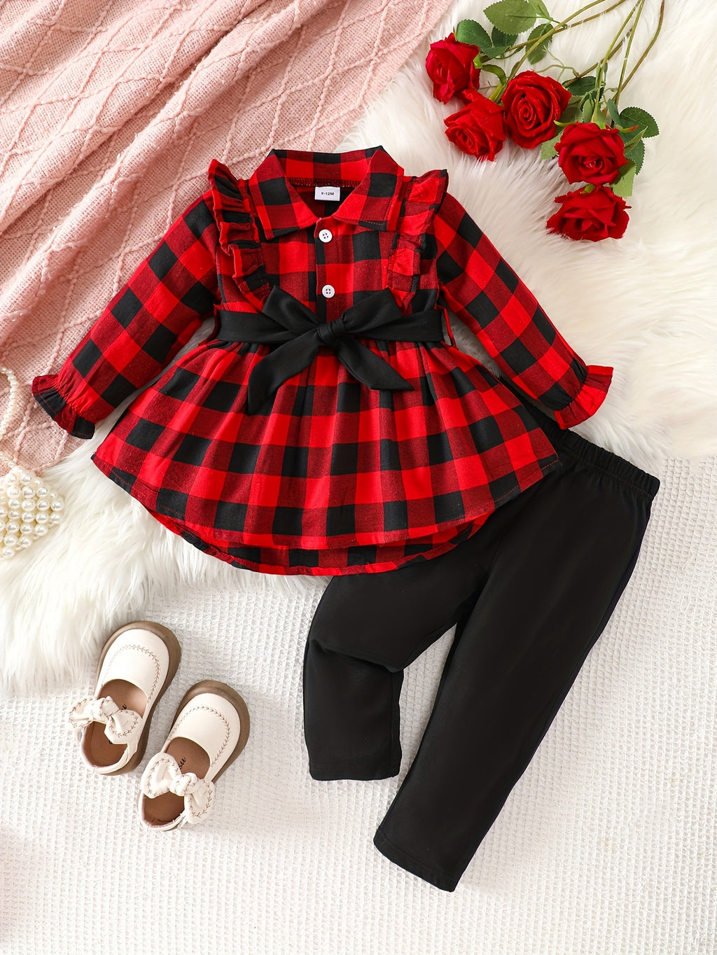 Conjunto Navideño de 2 Piezas para Bebé Niña: Blusa de Manga Larga a Cuadros Rojos con Lazo Negro y Pantalón Largo (Ideal para Fiestas y Otoño/Invierno) (6M - 3Y)