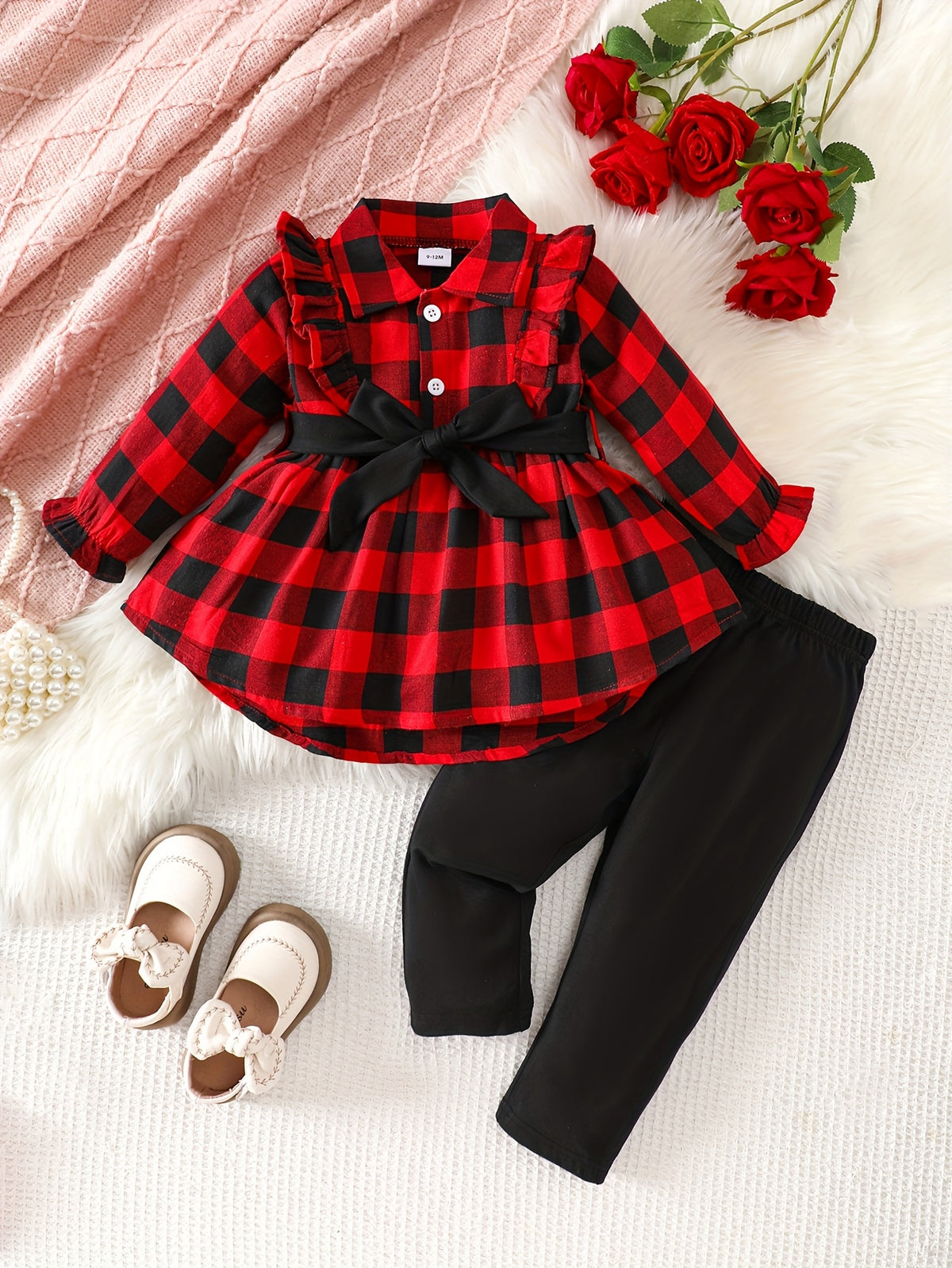 Conjunto Navideño de 2 Piezas para Bebé Niña: Blusa de Manga Larga a Cuadros Rojos con Lazo Negro y Pantalón Largo (Ideal para Fiestas y Otoño/Invierno) (6M - 3Y)