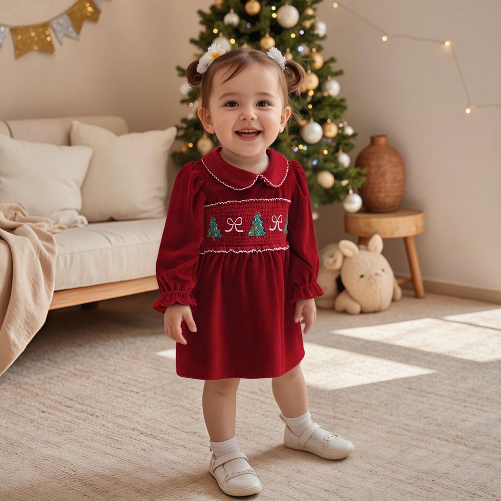 Christmas Velvet Girl | Vestido Terciopelo Rojo Niña + Cuello Peter Pan + Bordado Arbolitos Smocking