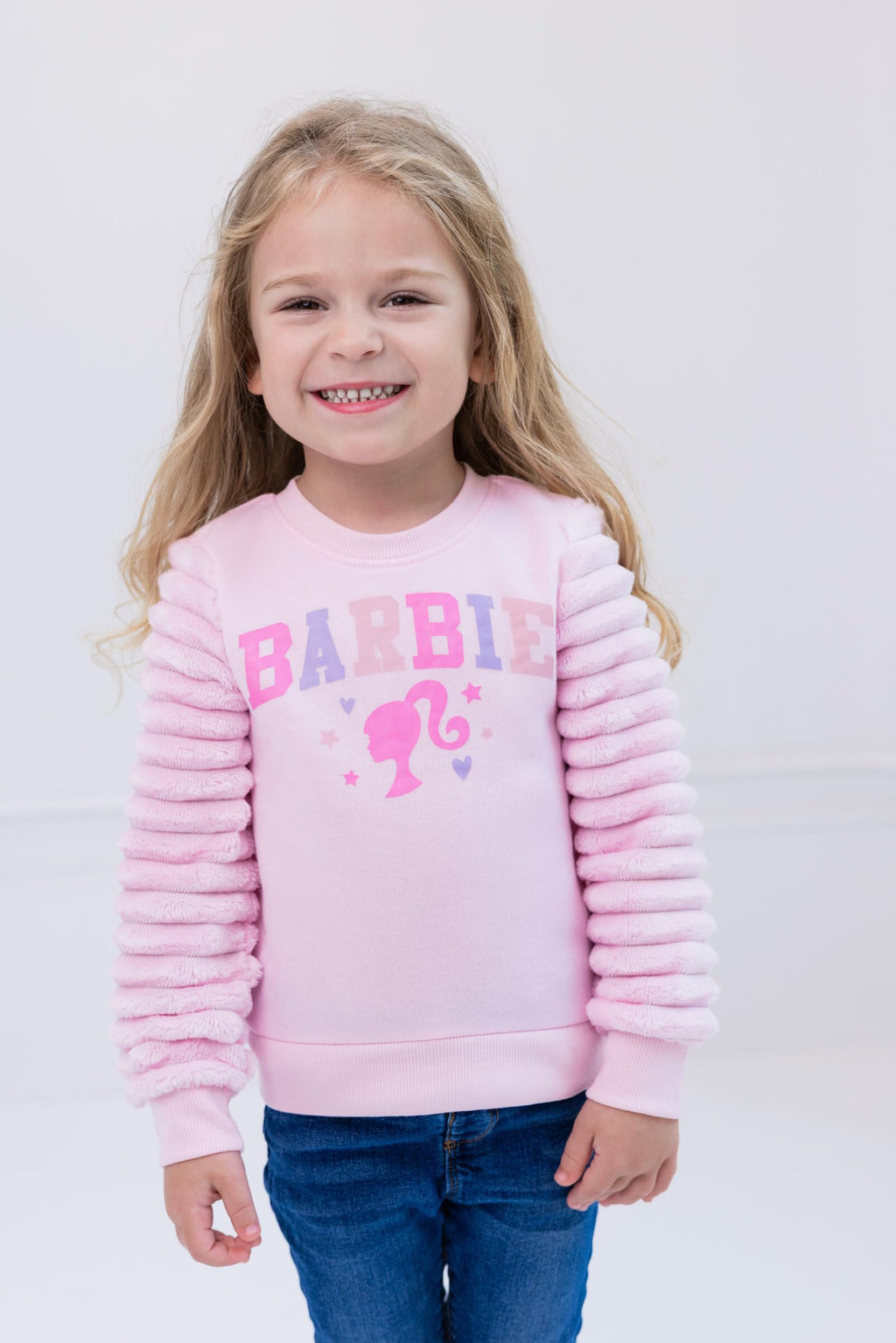 Barbie | Sudadera Nina Manga Larga | Cuerpo Algodon + Mangas Piel Sintetica Felpa Canales | Logo Universitario BARBIE Bicolor Rosa+Lila | Silueta Ponytail + Corazones + Estrellas | Cuello Redondo | Rosa Pastel (2,3,4,5, y 14-16T)