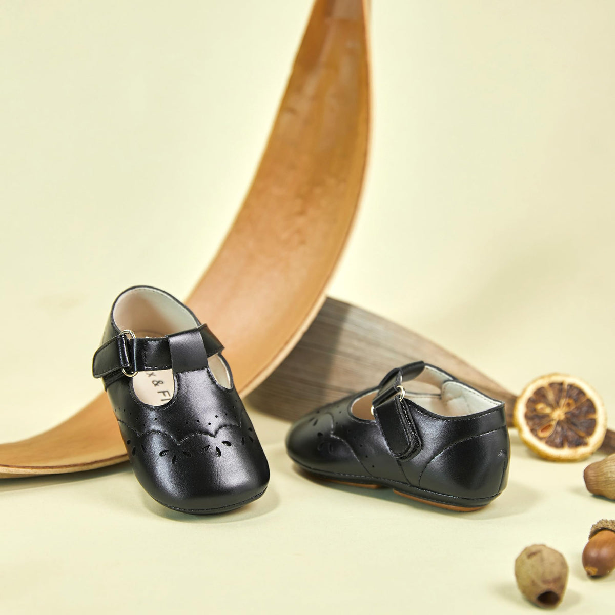 Zapatos de Vestir Antideslizantes de Suela Suave con Velcro para Bebé (Negro) – Félix & Flora