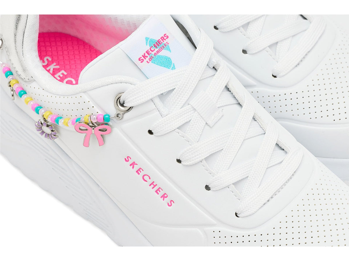Skechers - Tenis Deportivos Uno Lite - Charming Lite con Detalle de Pulsera de Dijes para Niña (Blanco/Platead) (Talla 27 - 40)