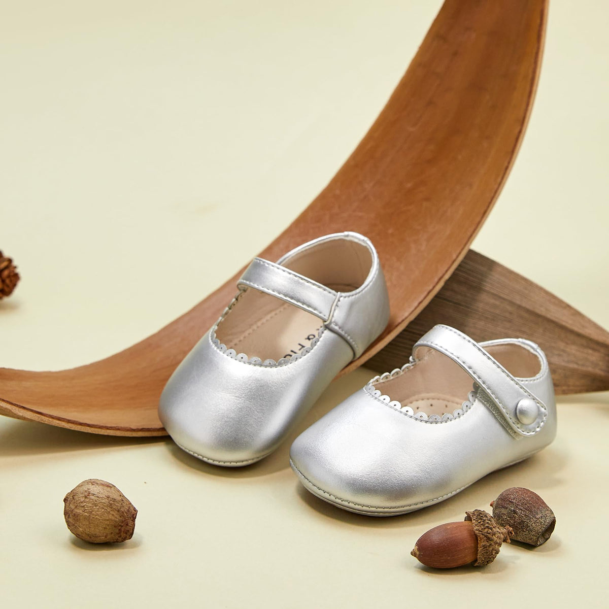Zapatos de Vestir Antideslizantes de Suela Suave con Velcro para Bebé (Plateado) – Félix & Flora
