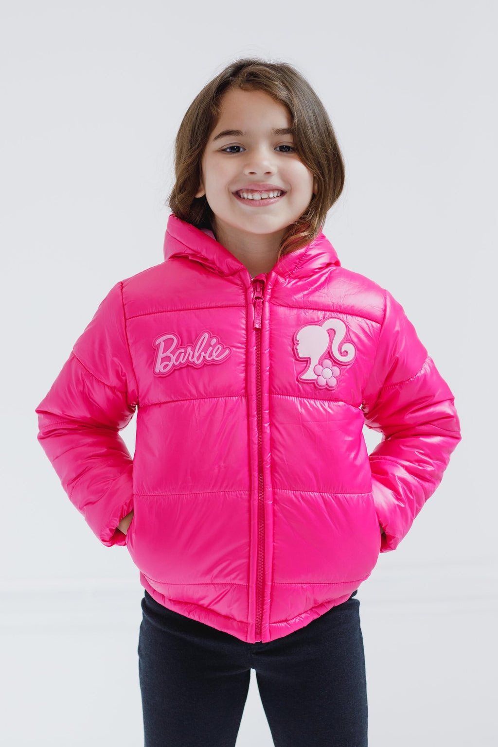 Abrigo Acolchado Puffer Barbie Oficial | Resistente al Agua + Parches Goma + Capucha | Niña Fucsia (4-16 Años)