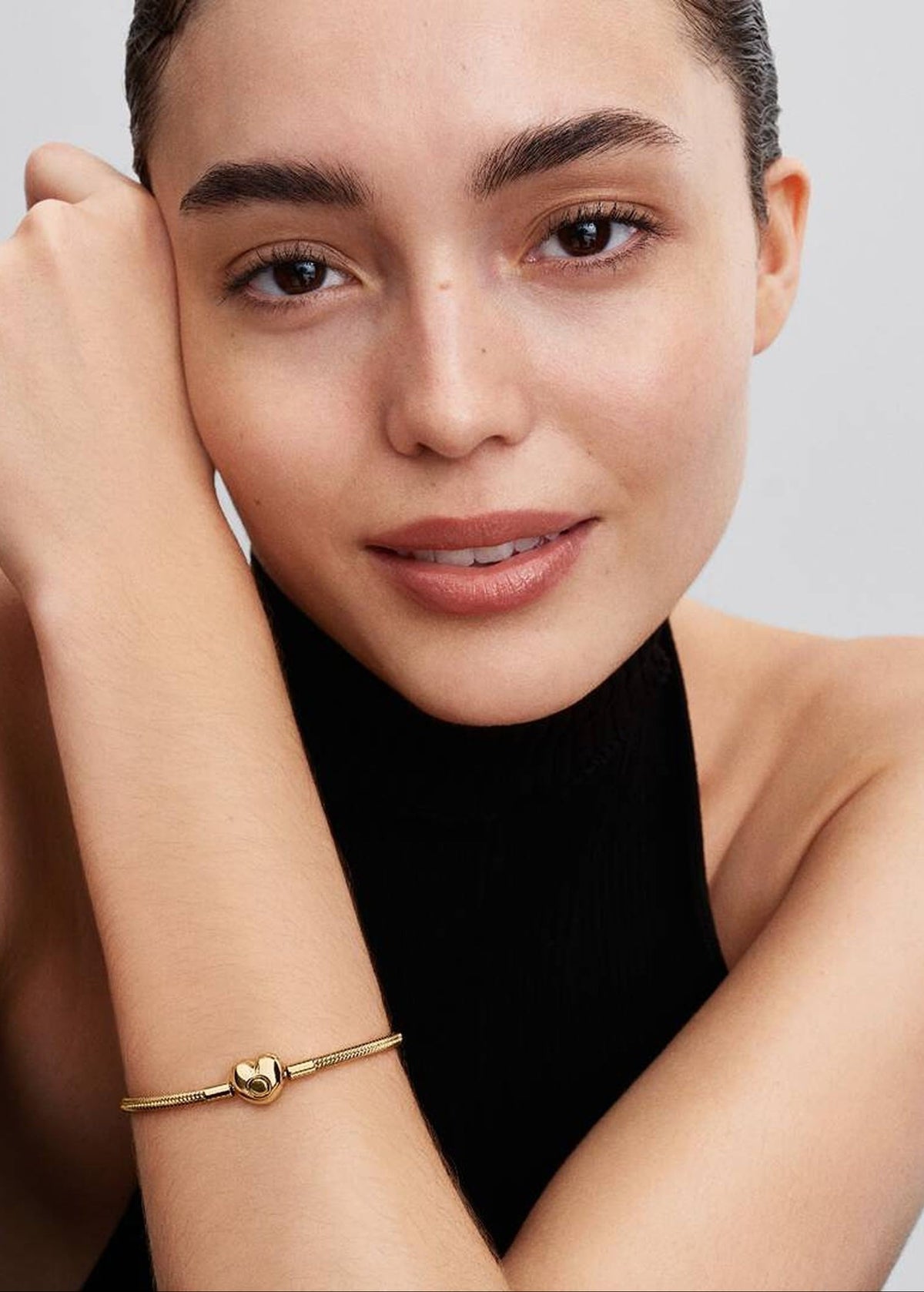 Pulsera Pandora Moments Cadena Serpiente Corazón Baño de Oro 14k