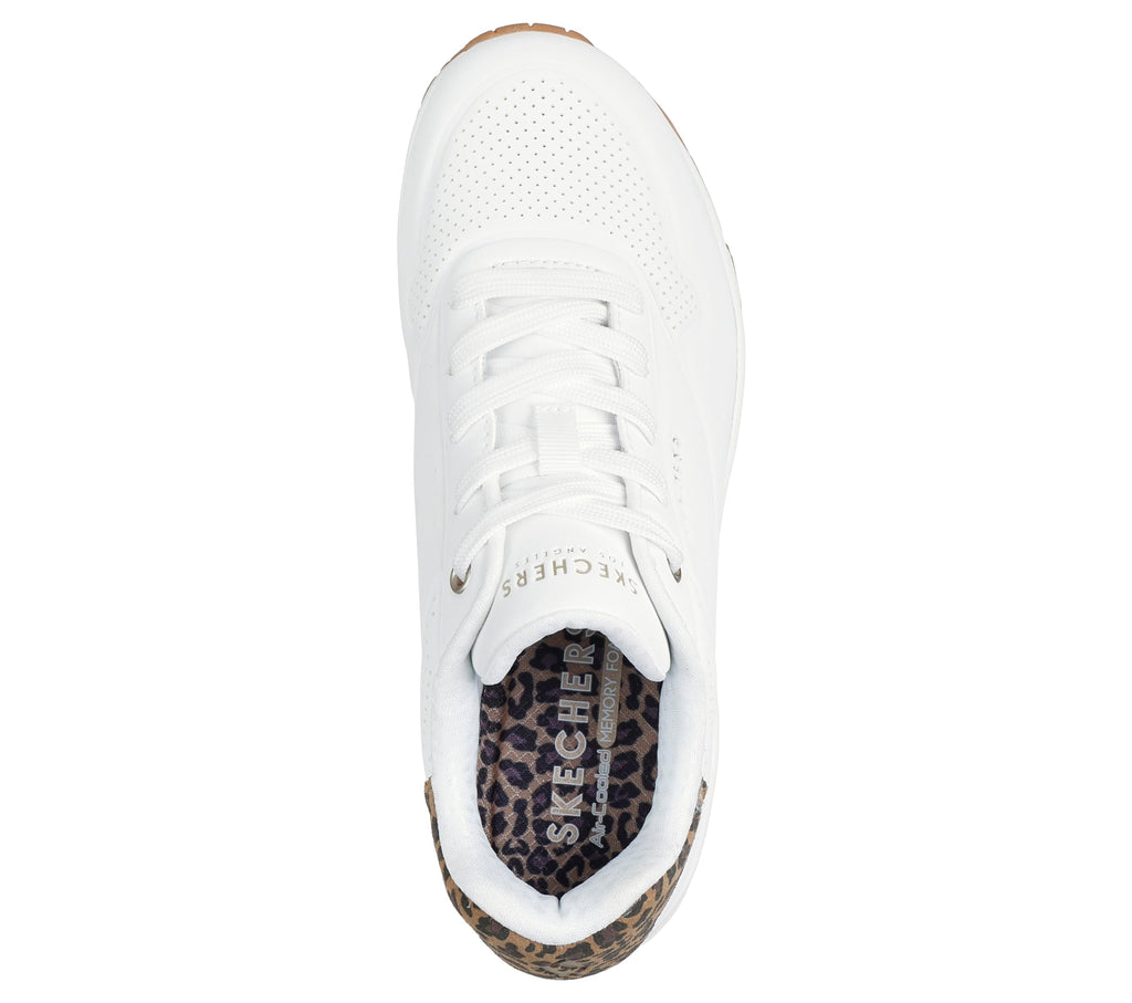 Skechers - Tenis Deportivos de Moda Uno - Jungle Nite con Amortiguación de Aire y Detalle de Leopardo para Mujer (Blanco/Leopardo) (Talla Adulta 35, 38,39,40, y 41)