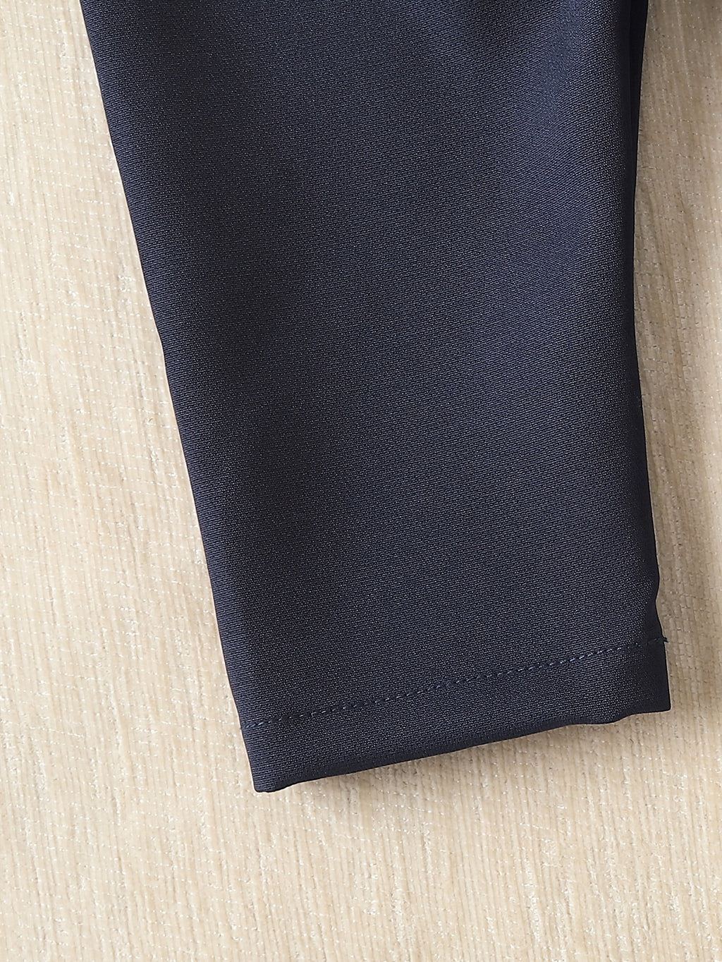 Conjunto Formal de 2 Piezas "Little Gentleman" para Bebé – Pañalero de Manga Larga a Rayas con Pajarita y Pantalón Azul Marino (Todas las Temporadas) (0M - 12M)