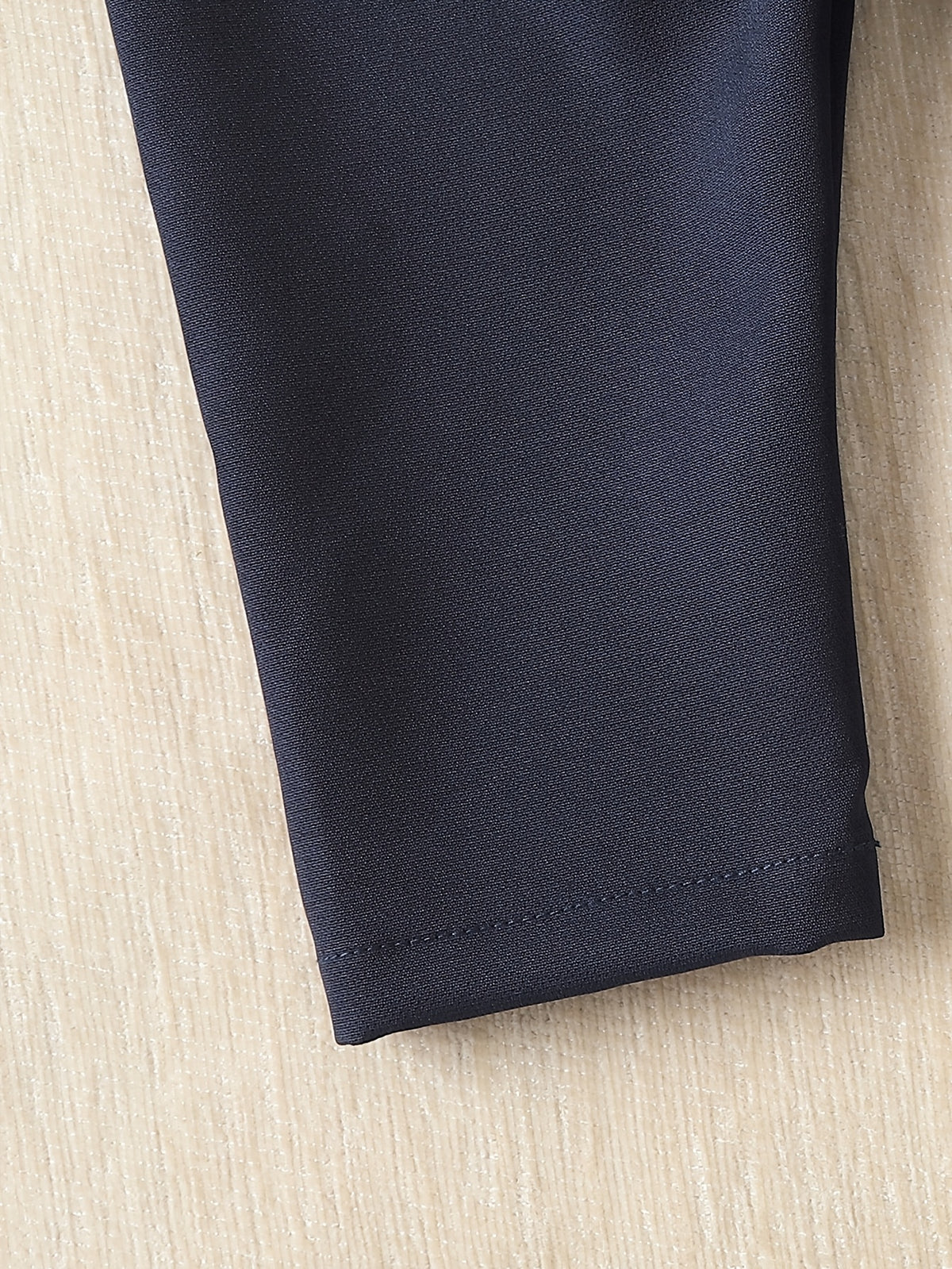 Conjunto Formal de 2 Piezas "Little Gentleman" para Bebé – Pañalero de Manga Larga a Rayas con Pajarita y Pantalón Azul Marino (Todas las Temporadas) (0M - 12M)