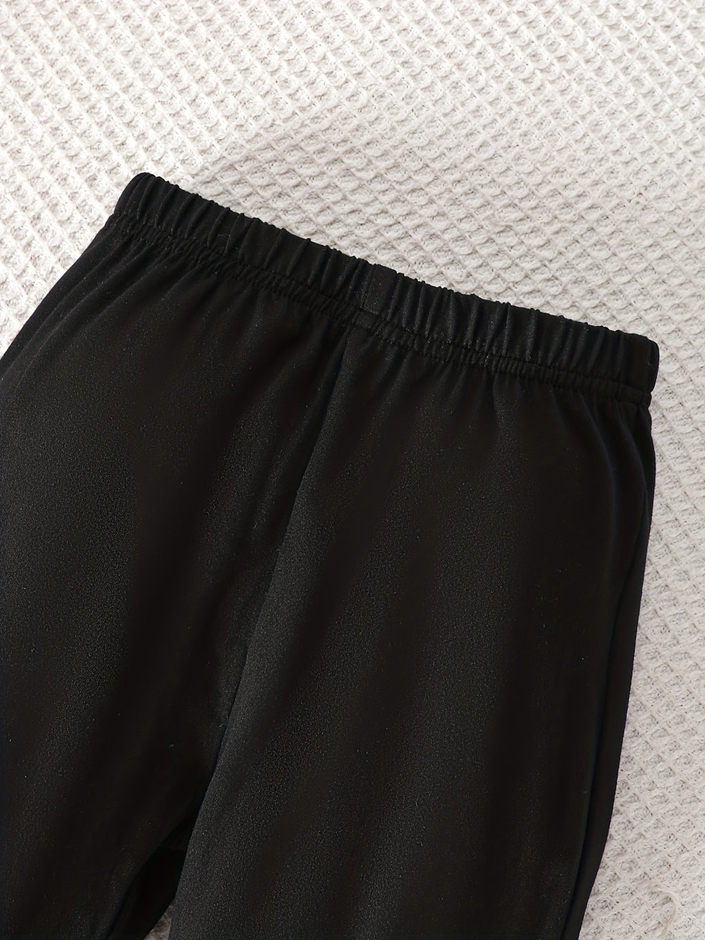 Conjunto Navideño de 2 Piezas para Bebé Niña: Blusa de Manga Larga a Cuadros Rojos con Lazo Negro y Pantalón Largo (Ideal para Fiestas y Otoño/Invierno) (6M - 3Y)