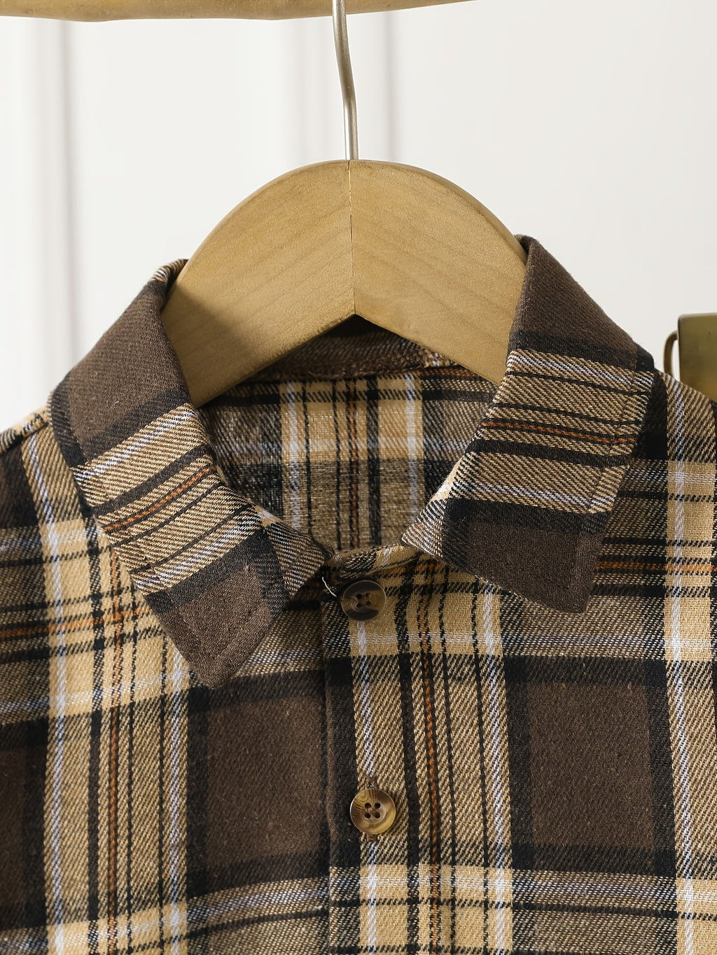 Conjunto de 2 Piezas para Niño con Camisa de Cuadros a Botones y Pantalón Casual Estilo Cargo en Color Marrón (Traje de Otoño Versátil y Cómodo) (4Y - 8Y)