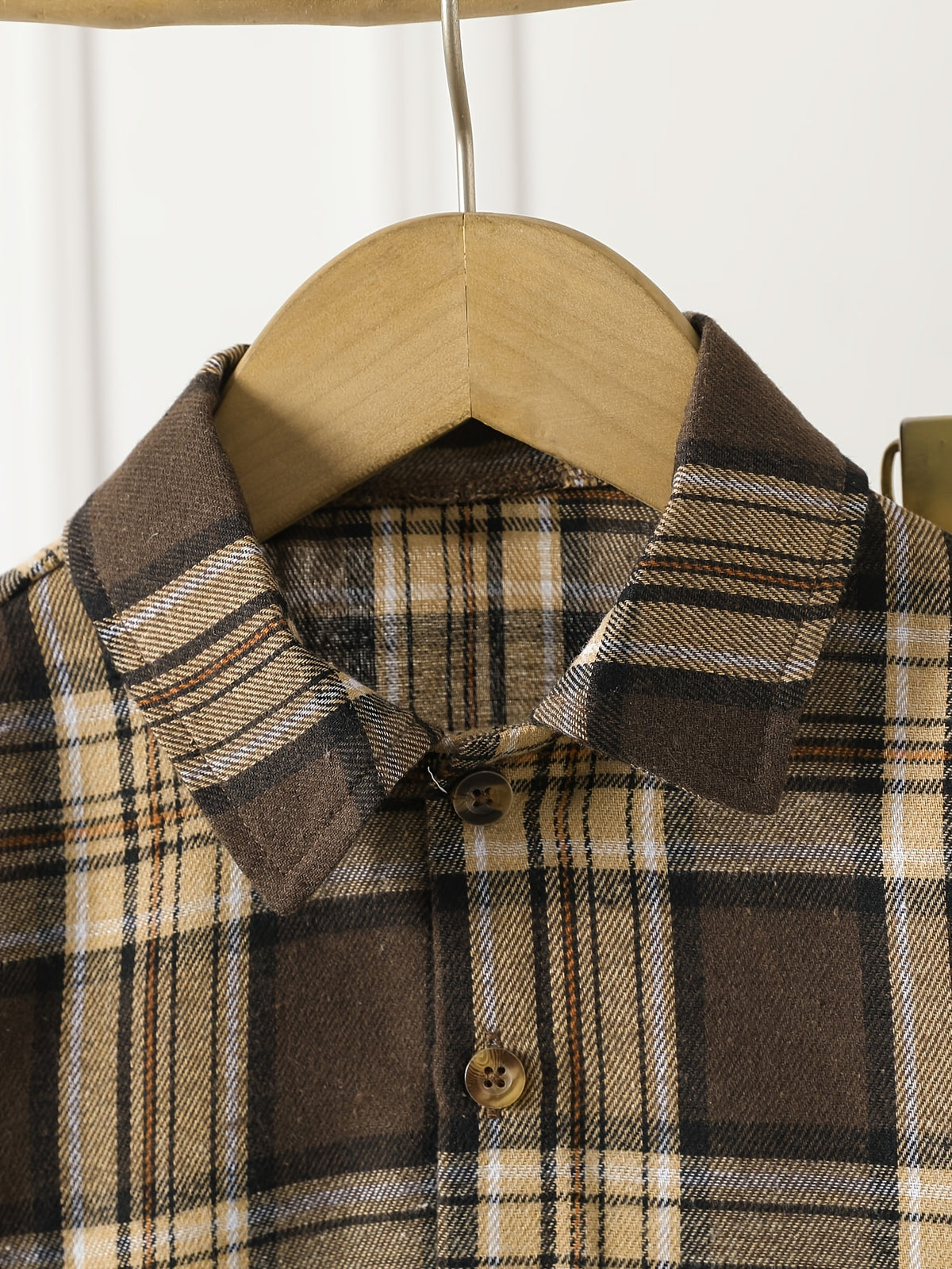 Conjunto de 2 Piezas para Niño con Camisa de Cuadros a Botones y Pantalón Casual Estilo Cargo en Color Marrón (Traje de Otoño Versátil y Cómodo) (4Y - 8Y)