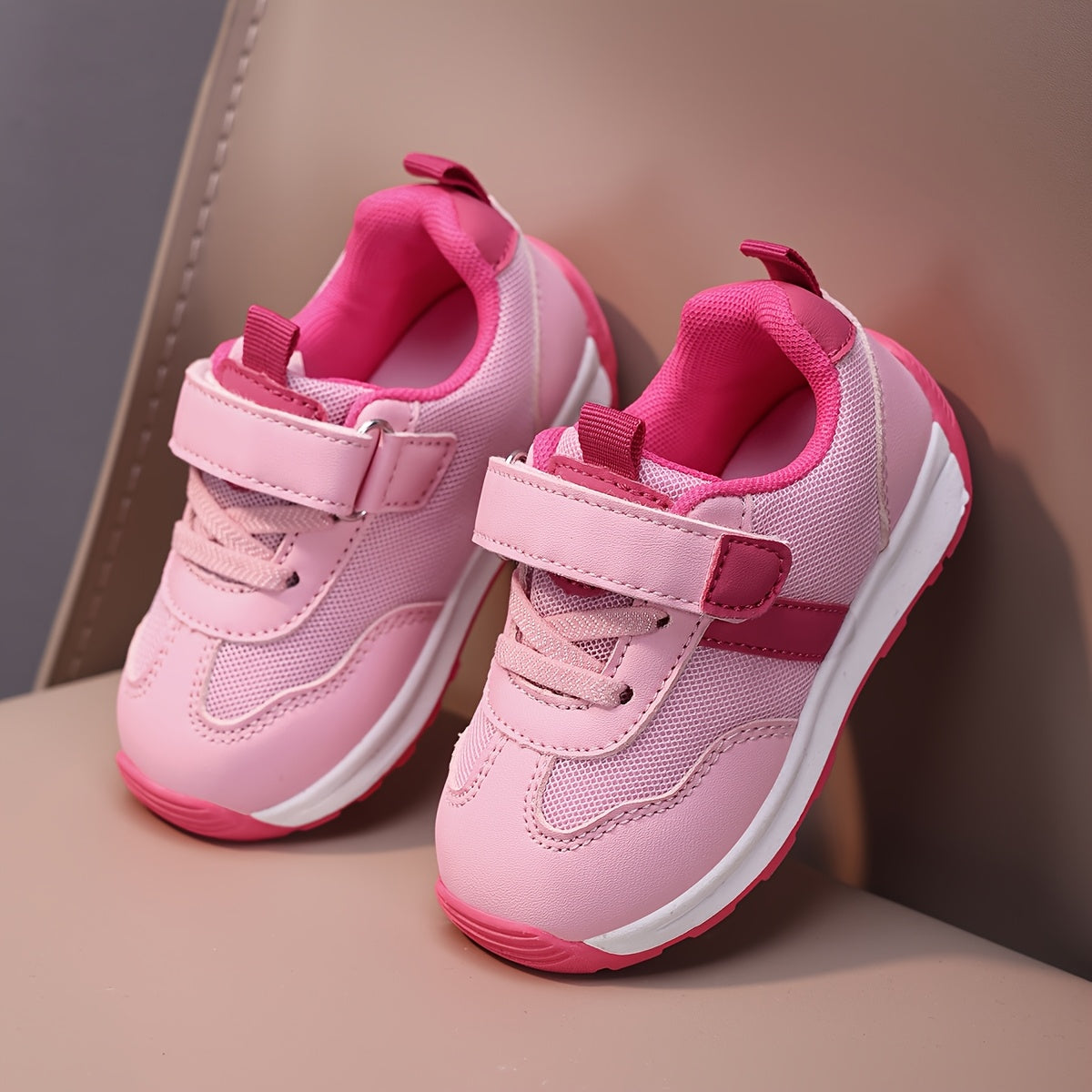 Zapatillas Deportivas de Malla Transpirable para Bebés y Niños Pequeños en Color Rosa con Cierre de Contacto y Suela Antideslizante (Ideales para Primeros Pasos) (Talla 20 - 25)