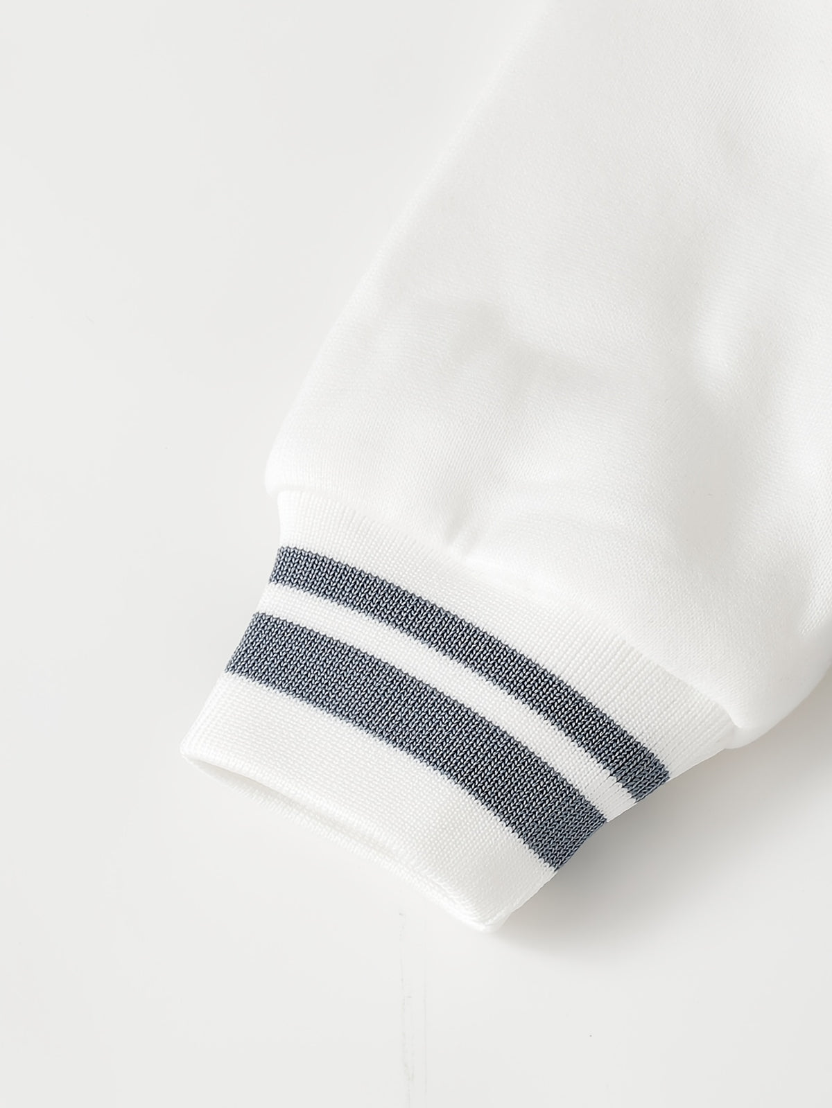 Conjunto de 2 Piezas "Preppy Bear" para Niño – Sudadera Polo Blanca con Parche de Oso y Pantalón de Pana Azul (Otoño/Invierno) (6M - 3Y)