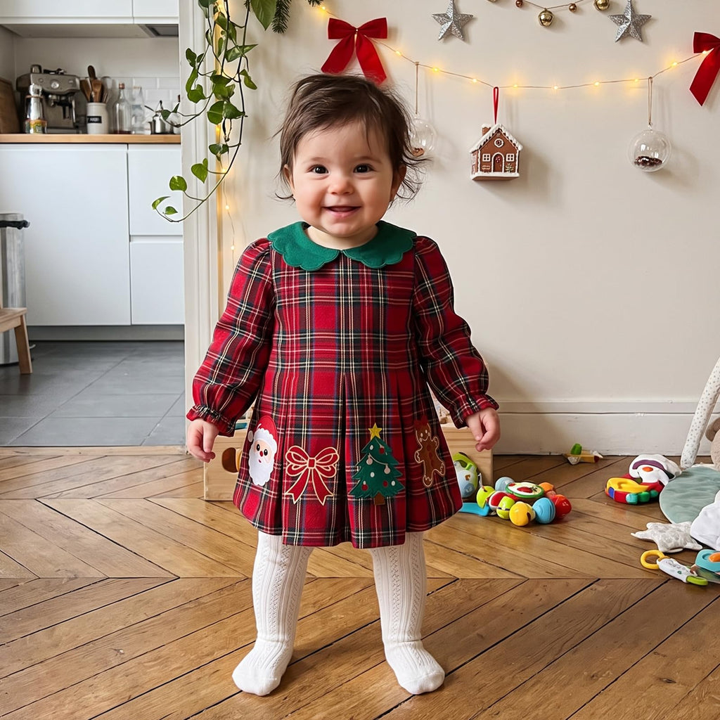 Santa Girl | Vestido Navideño Niña Cuadros Rojo + Cuello Verde + Bordado Papa Noel Arbolito