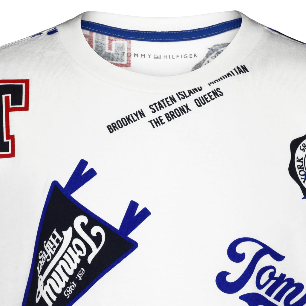Tommy Hilfiger | Camiseta Niño Manga Corta Estampado Collage NYC Pennant All-Over Vintage 100% Algodón Blanco (8-16T)