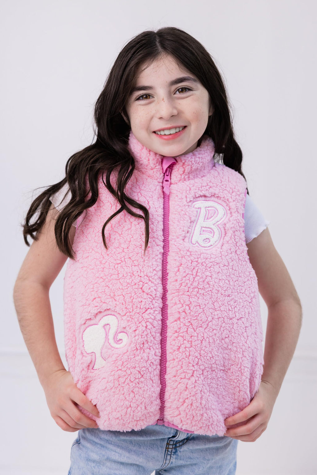 Chaleco Sherpa Barbie Oficial | Piel Oveja Sintética + Parches Felpilla “B” + Cuello Alto | Niña Rosa (5-16 Años)