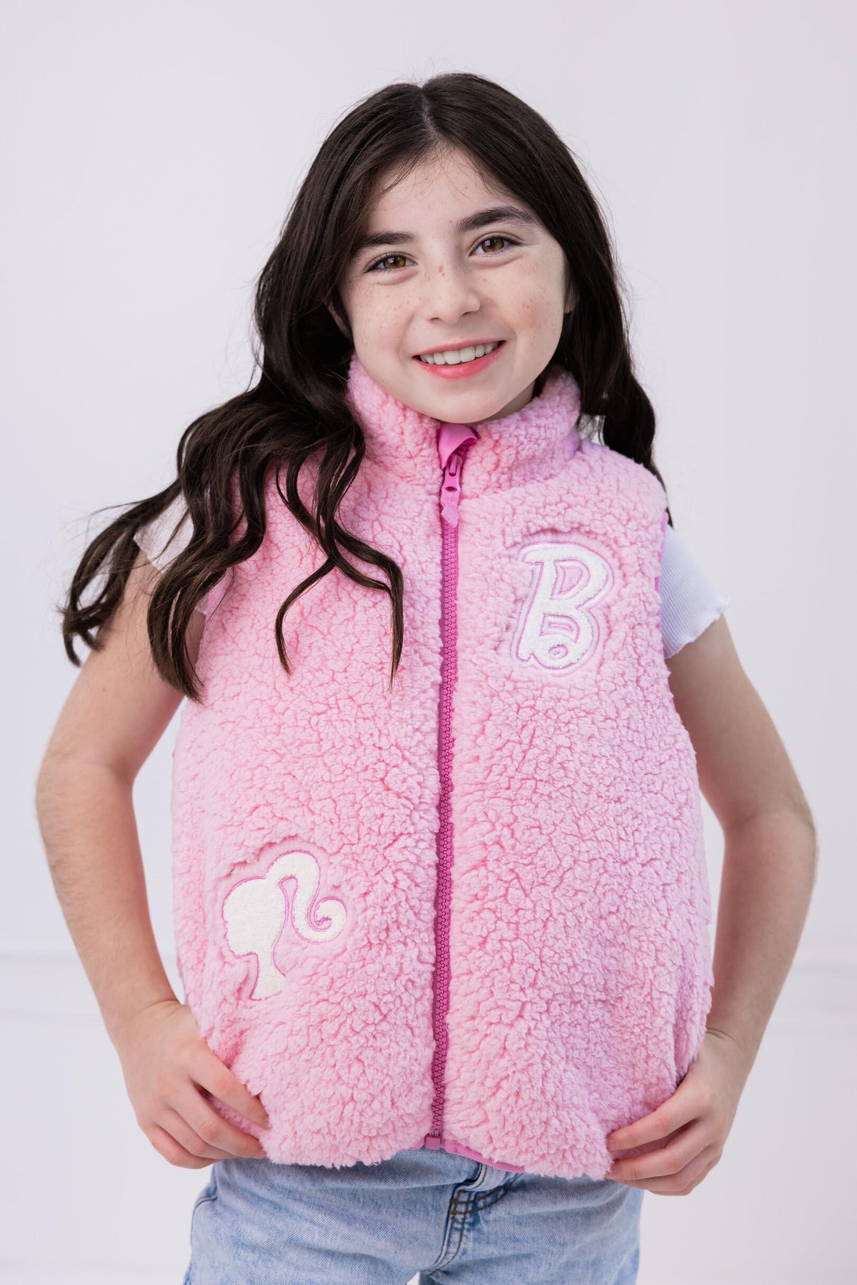 Chaleco Sherpa Barbie Oficial | Piel Oveja Sintética + Parches Felpilla “B” + Cuello Alto | Niña Rosa (5-16 Años)