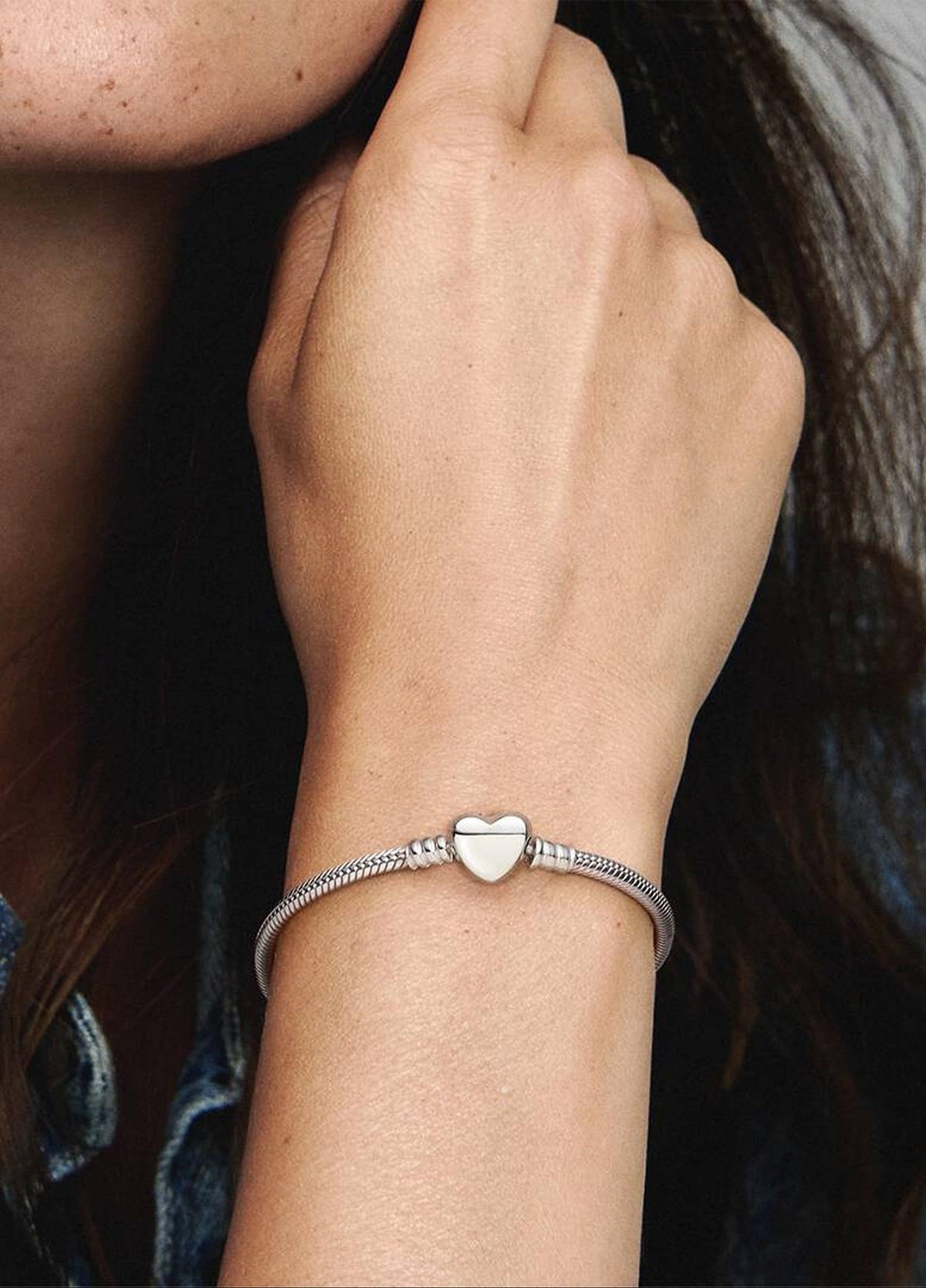Pulsera Pandora Moments Cadena Serpiente Corazón Plata Grabable