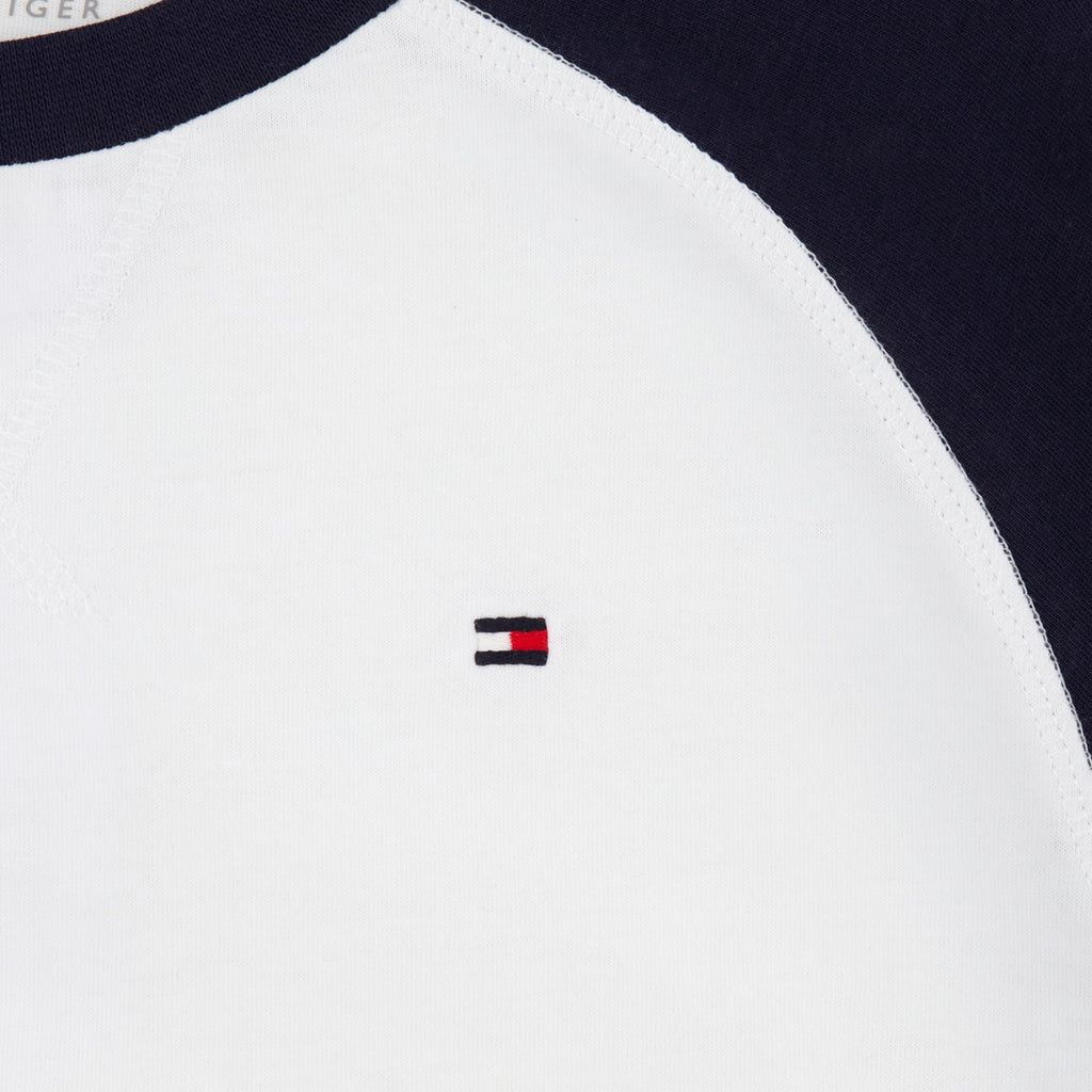Tommy Hilfiger | Camiseta Niño Manga Larga Raglan Baseball Bicolor Logo Bandera Bordado 100% Algodón Blanco Azul Marino (8-16T)