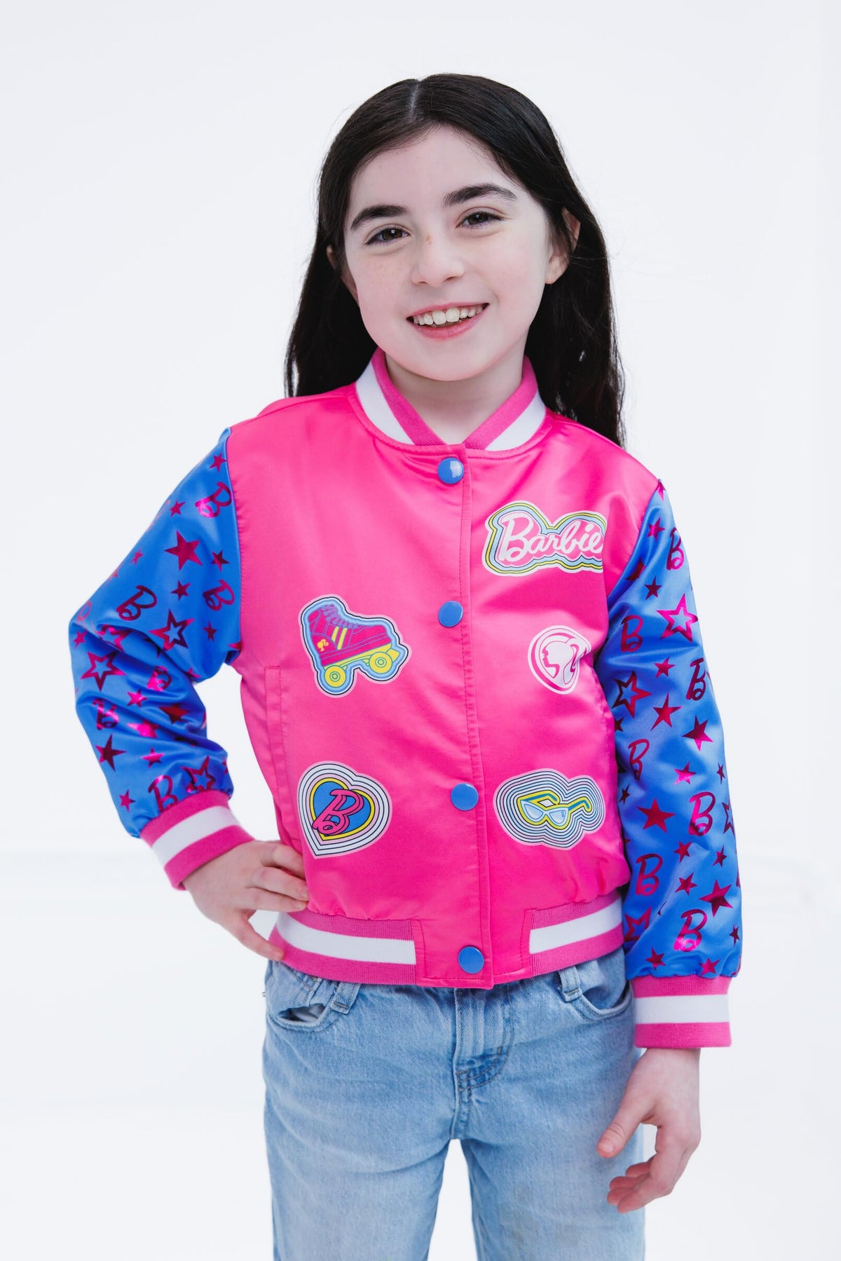 Chaqueta Bomber Varsity Barbie Oficial | Bicolor Rosa + Azul + 5 Parches Appliqüé + Mangas Raglán Estrellas | Niña (4-8T)