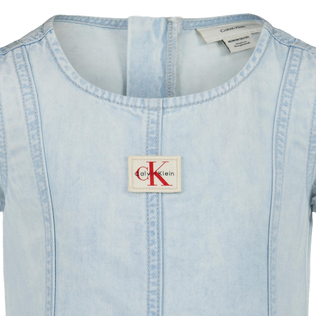Calvin Klein Jeans Vestido Denim Niña | Azul Blanqueado • Manga Casquillo • Parche Logo CKJ • Silueta Acampanada