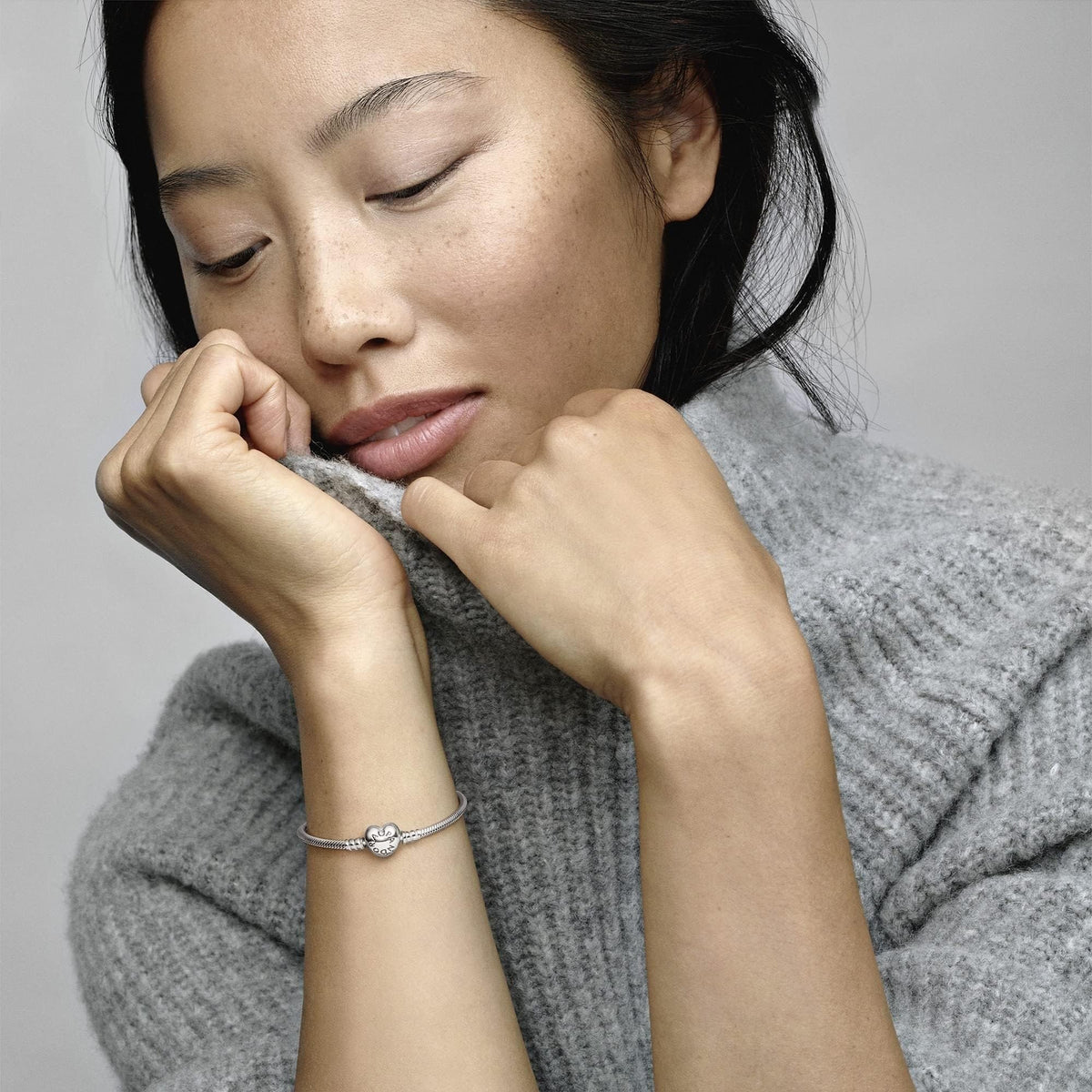 Pulsera Pandora Moments Cadena Serpiente con Cierre de Corazón  Plata de ley