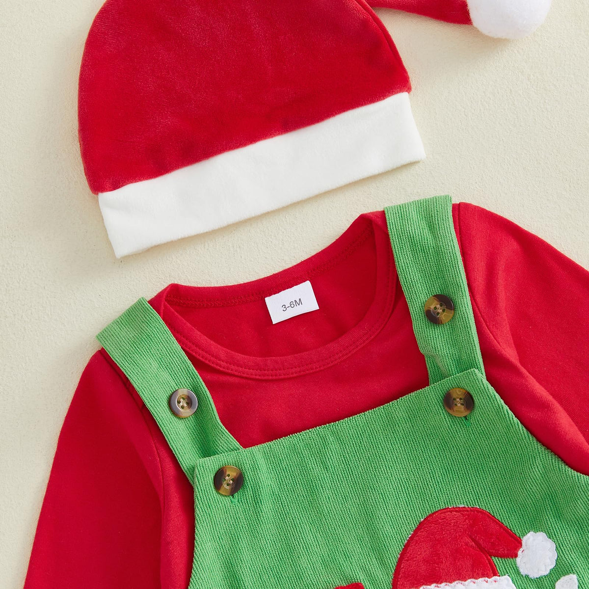The Baby Who Stole Christmas Red | Conjunto 3 Piezas Bebé — Body Rojo + Overol Verde + Gorro Papa Noel