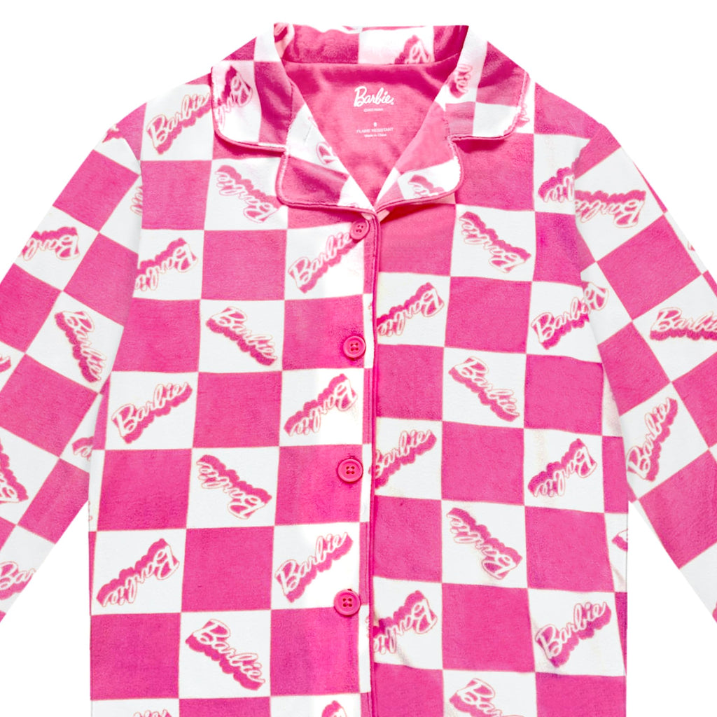 Pijama 2 Piezas Barbie Oficial | Estilo Abrigo Botones + Tablero Ajedrez Fucsia + Logo Cursiva All-Over | Niña Rosa (4T - 10T)
