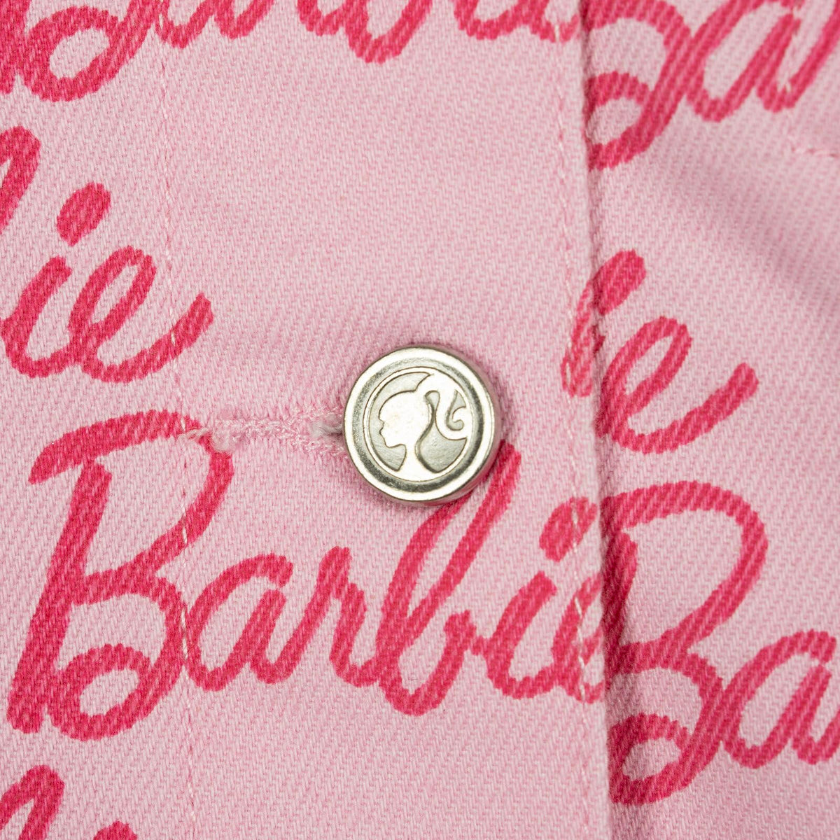Chaqueta Mezclilla Barbie Oficial | Logo Todo-Sobre + 3 Parches Bordados + Botones Metal Relieve | Niña Rosa (4-16T)