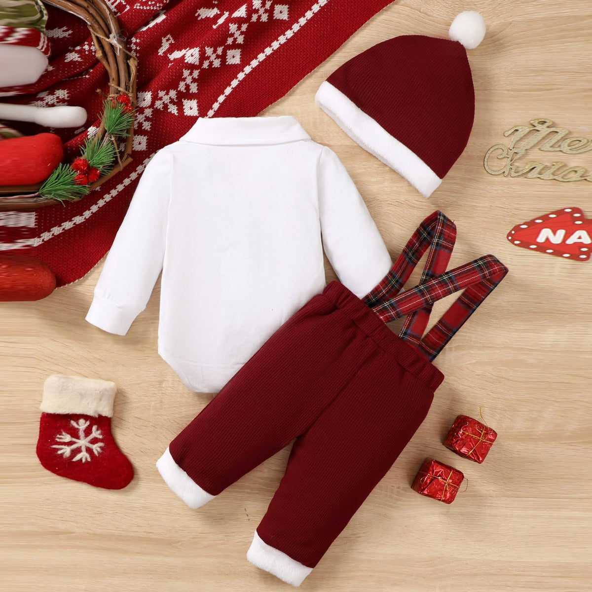 Little Gentleman | Conjunto Navideño Bebé Niño Mameluco Blanco + Pantalon Tirantes Cuadros + Gorro